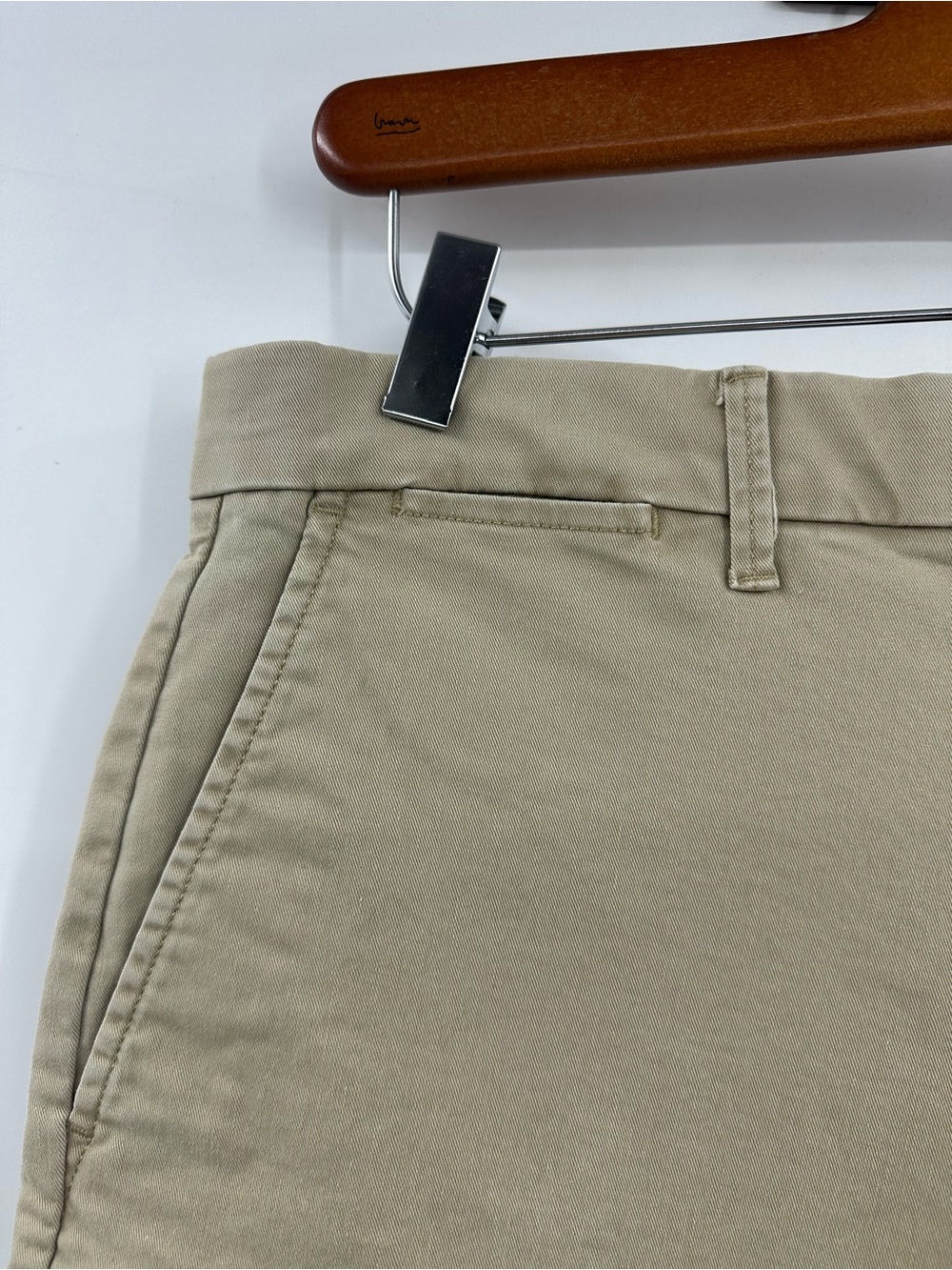 GAP Women's 10” Short Flat Front Shorts in Khaki - Picture 4 of 10